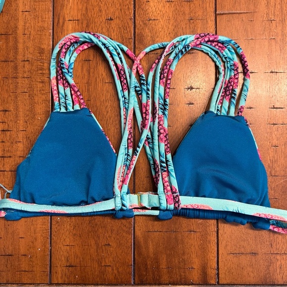 *NWT* B.Swim Luau Pineapple Print Turquoise Bikini Top, Size XS, Swimsuit, Aqua - Picture 3 of 6